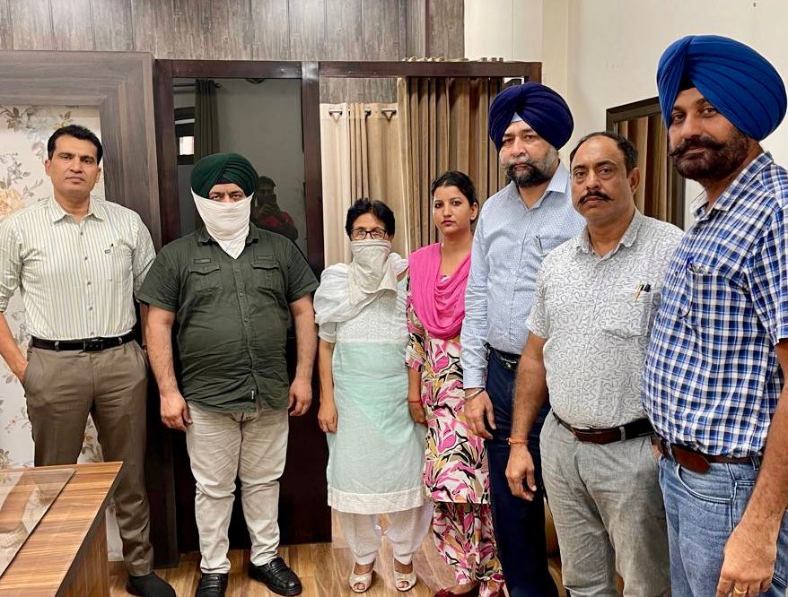 Arrested accused Aruna Chhabr ... r Kuldeep Singh Mehrok