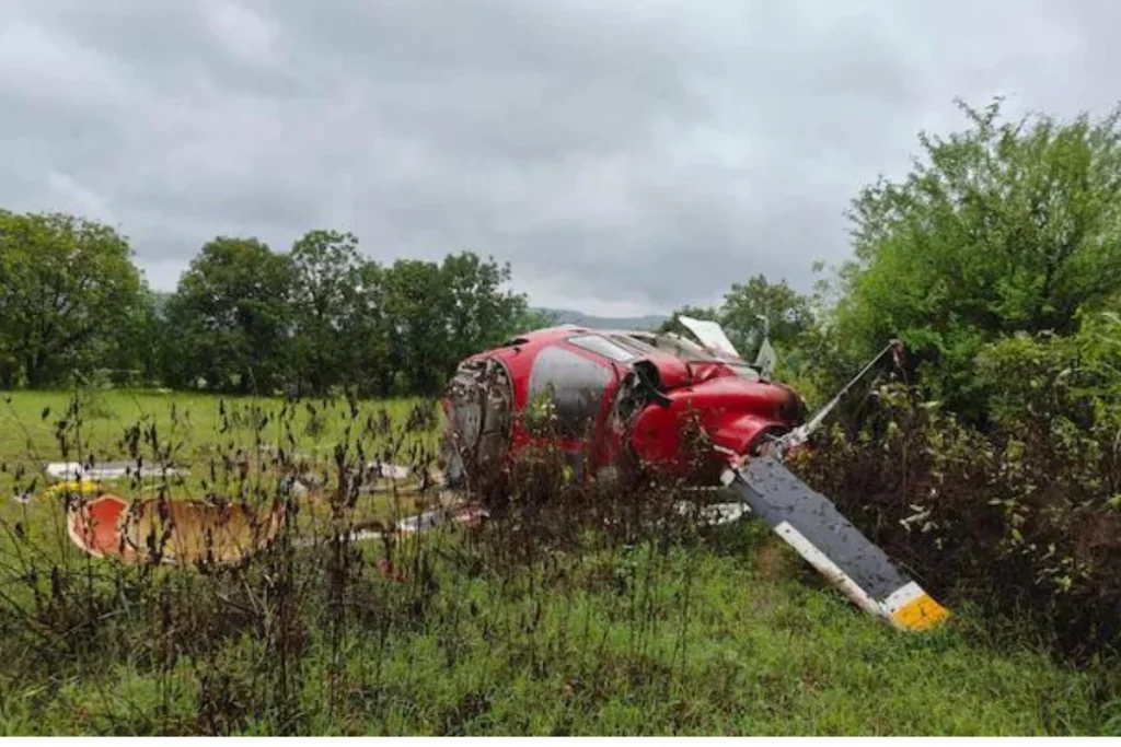 Helicopter Crash in Pune Amid Heavy Rain: 4 on Board, Captain Injured