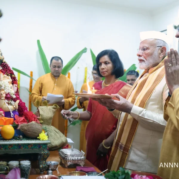 PM Modi Attends Ganesh Chaturthi Celebrations at CJI DY Chandrachud’s Residence